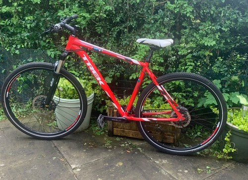 Trek marlin red - red, and